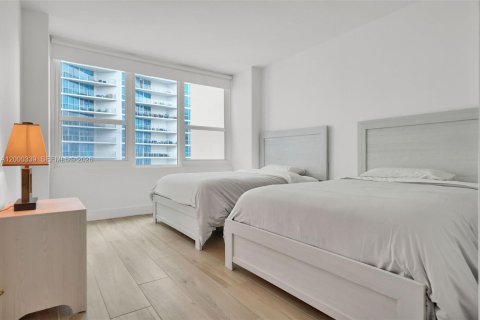 Copropriété à louer à Hollywood, Floride: 2 chambres, 104.05 m2 № 2170147 - photo 17