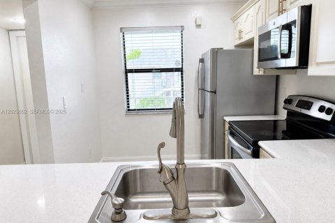 Снять в аренду кондоминиум в Майами, Флорида 2 спальни, 71.35м2, № 2077361 - фото 4