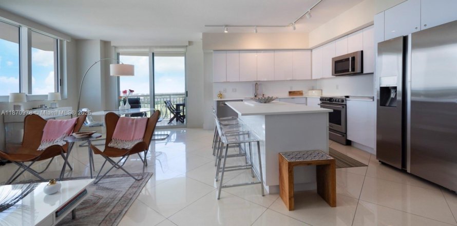 Condominio en Hallandale Beach, Florida, 3 dormitorios № 1897745
