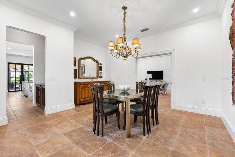 House in Lakewood Ranch, Florida 2 bedrooms, 273.23 sq.m. № 2368870 - photo 11