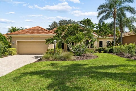 House in Lakewood Ranch, Florida 2 bedrooms, 273.23 sq.m. № 2368870 - photo 3