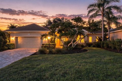 House in Lakewood Ranch, Florida 2 bedrooms, 273.23 sq.m. № 2368870