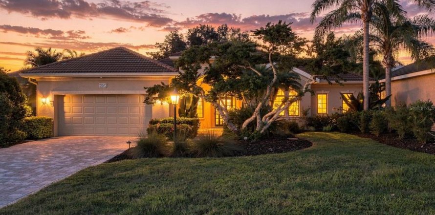 House in Lakewood Ranch, Florida 2 bedrooms, 273.23 sq.m. № 2368870