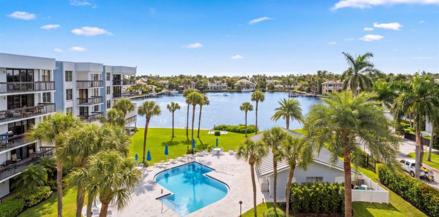 Condo à Delray Beach, Floride, 2 chambres  № 2439382