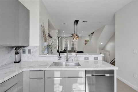 Condominio en venta en Fort Lauderdale, Florida, 3 dormitorios, 165.37 m2 № 1880180 - foto 7