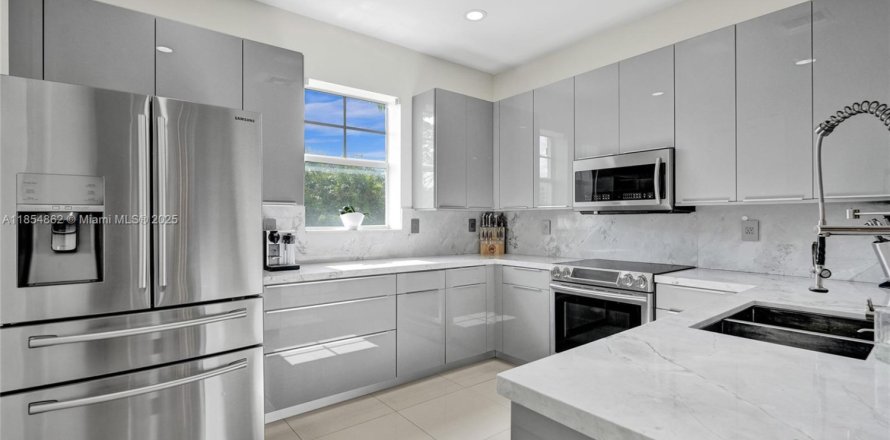 Condominio en Fort Lauderdale, Florida, 3 dormitorios  № 1880180