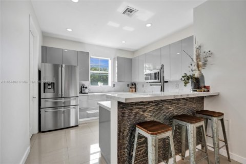 Condominio en venta en Fort Lauderdale, Florida, 3 dormitorios, 165.37 m2 № 1880180 - foto 8