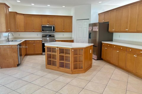 House in Miramar, Florida 4 bedrooms, 238.39 sq.m. № 2003374 - photo 8