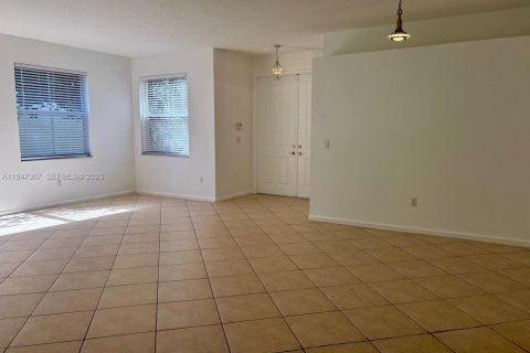 House in Miramar, Florida 4 bedrooms, 238.39 sq.m. № 2003374 - photo 14