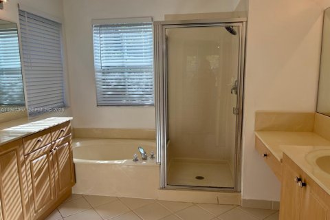 House in Miramar, Florida 4 bedrooms, 238.39 sq.m. № 2003374 - photo 30