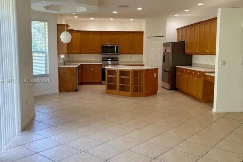 House in Miramar, Florida 4 bedrooms, 238.39 sq.m. № 2003374 - photo 9