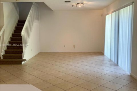 House in Miramar, Florida 4 bedrooms, 238.39 sq.m. № 2003374 - photo 10