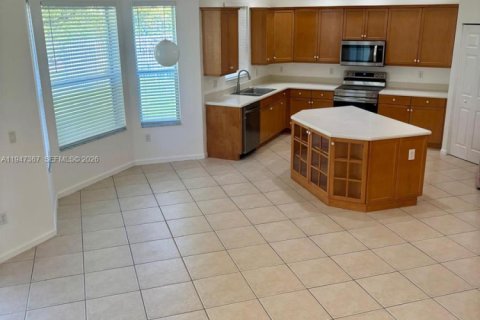 House in Miramar, Florida 4 bedrooms, 238.39 sq.m. № 2003374 - photo 6