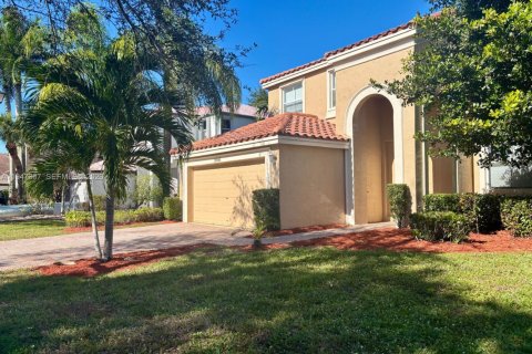 House in Miramar, Florida 4 bedrooms, 238.39 sq.m. № 2003374 - photo 2