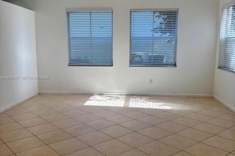 House in Miramar, Florida 4 bedrooms, 238.39 sq.m. № 2003374 - photo 16