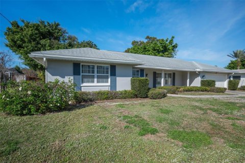 House in Belleair, Florida 3 bedrooms, 191.47 sq.m. № 2198719 - photo 8