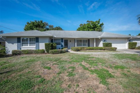 House in Belleair, Florida 3 bedrooms, 191.47 sq.m. № 2198719 - photo 12