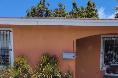 Propiedad comercial en venta en Miami, Florida, 4 dormitorios, 156.08 m2 № 220359 - foto 3