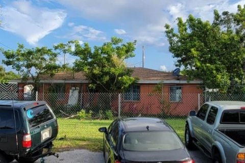 Propiedad comercial en venta en Miami, Florida, 4 dormitorios, 156.08 m2 № 220359 - foto 2