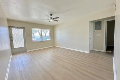 Condo in Lantana, Florida, 2 bedrooms № 2247303 - photo 6
