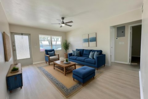 Condo in Lantana, Florida, 2 bedrooms № 2247303 - photo 5