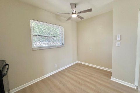 Condo in Lantana, Florida, 2 bedrooms № 2247303 - photo 19