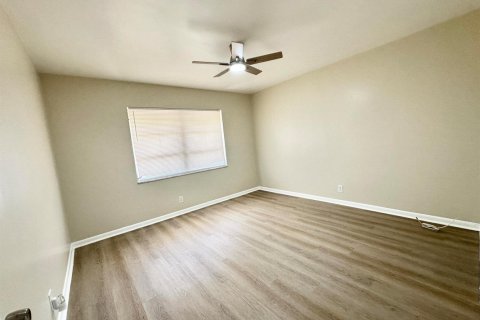 Condo in Lantana, Florida, 2 bedrooms № 2247303 - photo 10