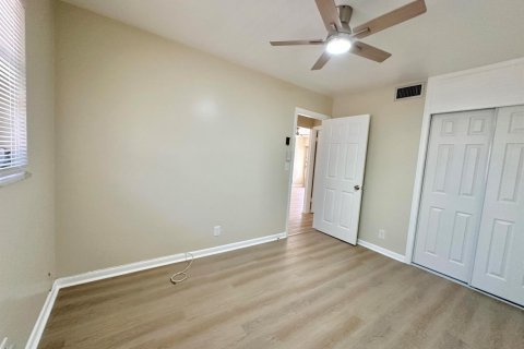 Condo in Lantana, Florida, 2 bedrooms № 2247303 - photo 14
