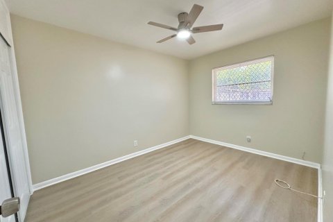 Condo in Lantana, Florida, 2 bedrooms № 2247303 - photo 13