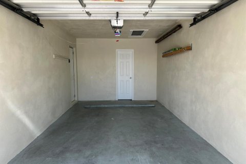 Condo in Lantana, Florida, 2 bedrooms № 2247303 - photo 4