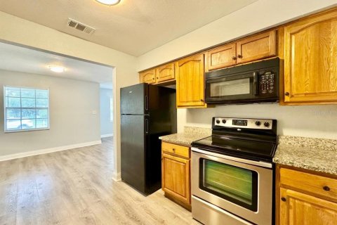 Casa en alquiler en Tampa, Florida, 4 dormitorios, 105.54 m2 № 1910160 - foto 9