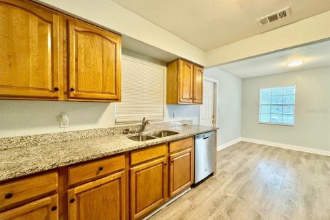 Casa en alquiler en Tampa, Florida, 4 dormitorios, 105.54 m2 № 1910160 - foto 8