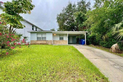 Casa en alquiler en Tampa, Florida, 4 dormitorios, 105.54 m2 № 1910160 - foto 1