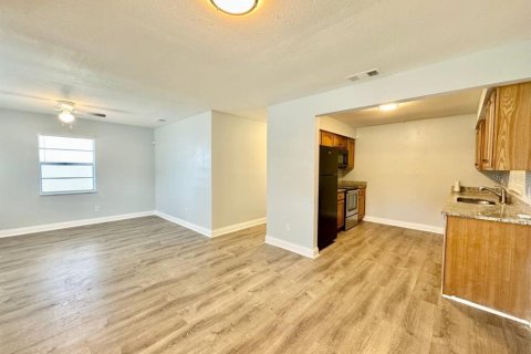 Casa en alquiler en Tampa, Florida, 4 dormitorios, 105.54 m2 № 1910160 - foto 6