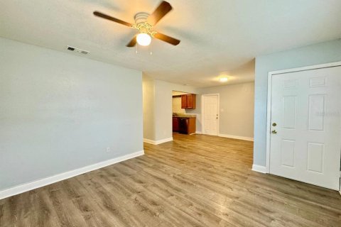Casa en alquiler en Tampa, Florida, 4 dormitorios, 105.54 m2 № 1910160 - foto 2