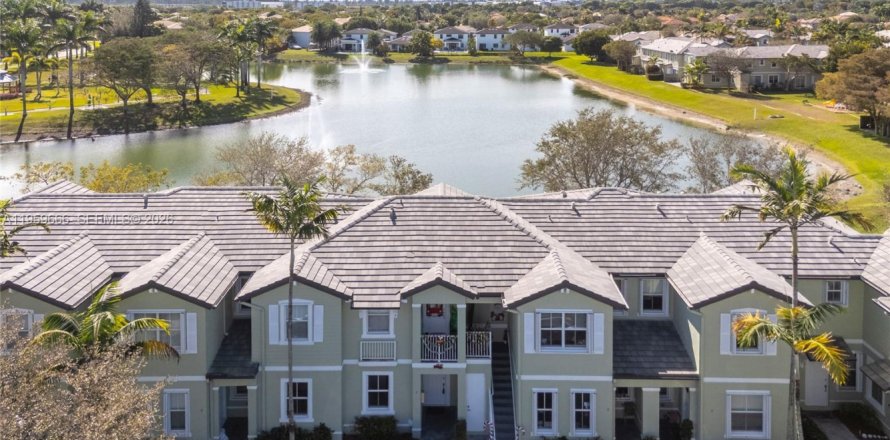 Adosado en Homestead, Florida 3 dormitorios, 106.93 m2 № 2023437