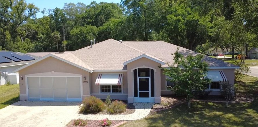 House in Ocala, Florida 3 bedrooms, 227.52 sq.m. № 2115528