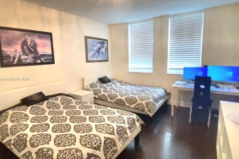 Condo in Hallandale Beach, Florida, 2 bedrooms  № 2077103 - photo 26