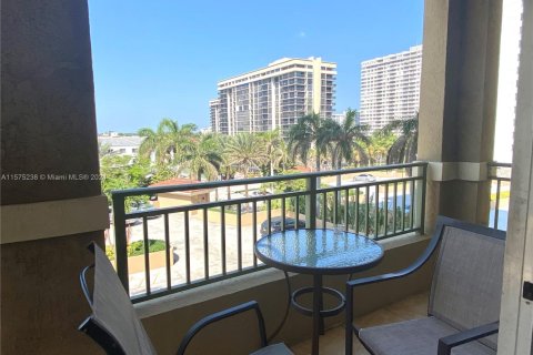 Condo in Hallandale Beach, Florida, 2 bedrooms  № 2077103 - photo 17