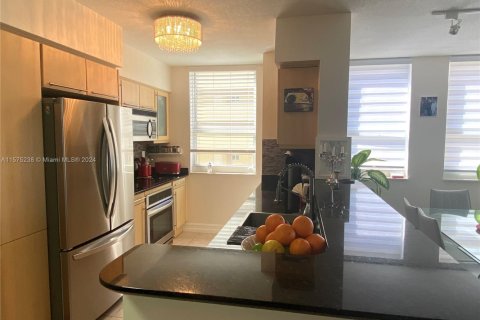 Condo in Hallandale Beach, Florida, 2 bedrooms  № 2077103 - photo 10