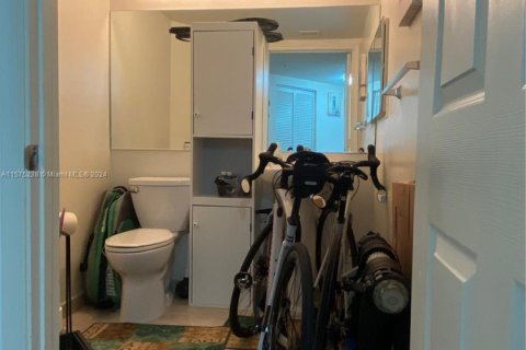 Condo in Hallandale Beach, Florida, 2 bedrooms  № 2077103 - photo 8