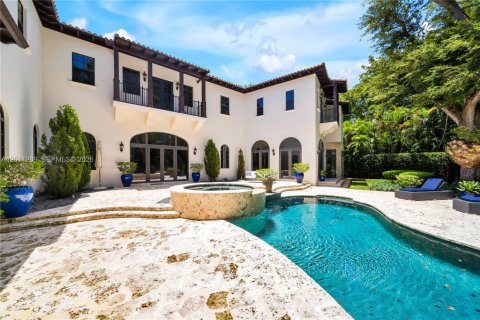 Casa en venta en Miami, Florida, 7 dormitorios, 622.63 m2 № 2076588 - foto 10