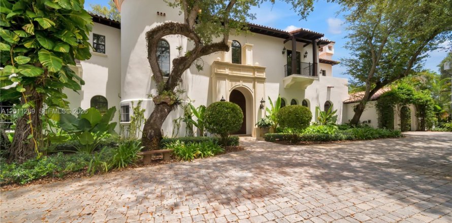 Casa en Miami, Florida 7 dormitorios, 622.63 m2 № 2076588
