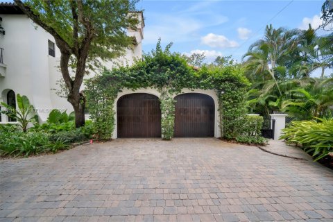 Casa en venta en Miami, Florida, 7 dormitorios, 622.63 m2 № 2076588 - foto 5