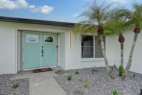 Villa ou maison à louer à Sarasota, Floride: 3 chambres, 179.21 m2 № 957680 - photo 2