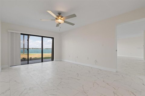 Condominio en venta en Saint Petersburg, Florida, 2 dormitorios, 130.53 m2 № 2098376 - foto 16