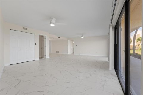 Condominio en venta en Saint Petersburg, Florida, 2 dormitorios, 130.53 m2 № 2098376 - foto 19