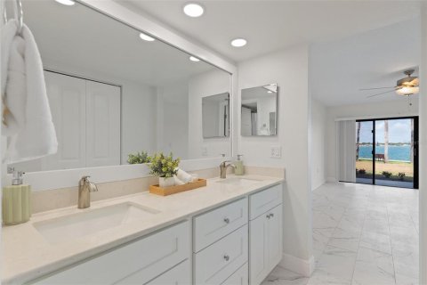 Condominio en venta en Saint Petersburg, Florida, 2 dormitorios, 130.53 m2 № 2098376 - foto 15