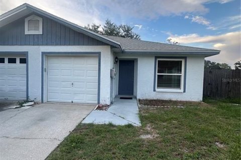 House in Palm Harbor, Florida 2 bedrooms, 74.32 sq.m. № 1888633 - photo 1