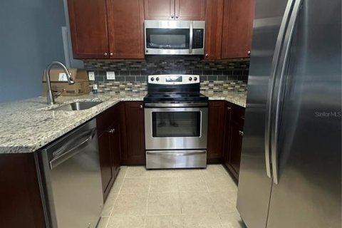 House in Palm Harbor, Florida 2 bedrooms, 74.32 sq.m. № 1888633 - photo 4